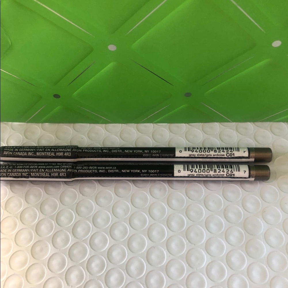 Avon Mega impact eye liner